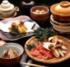 「松茸づくし会席」
秋には地元の松茸を使った「松茸づくし会席」も御用意しております。
(9月中旬から10月中旬)