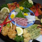 慶弔時の皿盛りお料理をお届け致します。お子様のお祝い・新築祝い・ご町内の集まり等それぞれのシーンに合わせて内容をお作り致します。ご予算・お料理内容はご相談下さい。【皿盛り料理】お祝いのお席・ご法要に写真は5人様盛り¥8,400ご予算に合わせてお作り致します。 *出前は一皿より承ります。
