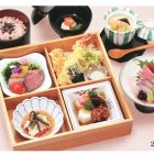 【華膳・桜】 28×28cm ¥5,000小鉢/造り/焚き合わせ/洋鉢/天麩羅/赤飯/吸い物/茶碗蒸し