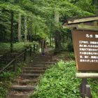 いろいろな飲食店でも使用される名水。朝早くからこの水を求めてくる人がたえない。