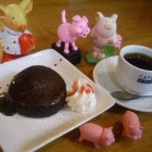・4月4日は都合によりお休みします。・ただいま、テイクアウトのミニメニューに限り50円引き中!・ペット連れ優先、外席あります。(Dog Cafe)赤い色が素敵なパーゴラ席。少々の雨も大丈夫。・このたび県推進3つ星レストランに認定されました。これからも食育等に取り組んでいきたいと思います。よろしくお願いします。・九条ネギ盛りメニューなくなり次第終了となります。お早めにご来店ください。・中央アルプスの山並みがきれいな、くだものの里、松川町の農免道路沿いにある味とボリュームが自慢のわァ食キッチンEATです。B級グルメでおなじみのソースカツ丼は駒ヶ根出身の店主が造る昭和50年代から継ぎ足している秘伝の自家製ソース。スタッフ一同お待ちしております。・大変混雑する時があります。ご迷惑をおかけして申し訳ございません。御了承の上ご来店ください。<br /><a href=”http://iimachi.net/ms/4552/img_6420/” rel=”attachment wp-att-33046″ data-mce-href=”http://iimachi.net/ms/4552/img_6420/”><img class=”alignnone size-medium wp-image-33046″ src=”http://iimachi.net/ms/wp-content/uploads/2007/07/IMG_6420-320×213.jpg” alt=”” width=”320″ height=”213″ data-mce-src=”http://iimachi.net/ms/wp-content/uploads/2007/07/IMG_6420-320×213.jpg” /></a> <span style=”font-size: 14pt;” data-mce-style=”font-size: 14pt;”>ソースカツ丼 891</span><span style=”font-size: 14pt;” data-mce-style=”font-size: 14pt;”>円(税別)</span><br /><span style=”color: #ff0000; font-size: 18pt;” data-mce-style=”color: #ff0000; font-size: 18pt;”><strong>テイクアウトメニュー(すぐに召し上がって頂ける方に限ります。)税別</strong></span><span style=”font-size: 12pt;” data-mce-style=”font-size: 12pt;”><strong>ソースかみかつ丼¥880 </strong></span><span style=”font-size: 14pt;” data-mce-style=”font-size: 14pt;”><strong><span style=”font-size: 12pt;” data-mce-style=”font-size: 12pt;”>ソースミニカツ丼¥760</span><br /><span style=”font-size: 12pt;” data-mce-style=”font-size: 12pt;”>ソースカツ丼¥920 ソースカツ丼肉大盛 ¥1330</span><br /><span style=”font-size: 12pt;” data-mce-style=”font-size: 12pt;”>ソースミニひれカツ丼¥850 ソースひれカツ丼¥1150</span><br /><span style=”font-size: 12pt;” data-mce-style=”font-size: 12pt;”>ソースひれ丼肉大盛 ¥1450 ソースミニチキン丼¥760</span><br /><span style=”font-size: 12pt;” data-mce-style=”font-size: 12pt;”>ソースチキンカツ丼 ¥860 ソースミニささみ丼¥690</span><br /><span style=”font-size: 12pt;” data-mce-style=”font-size: 12pt;”>ソースささみフライ丼 ¥860 ソースミニ海老丼¥850</span><br /><span style=”font-size: 12pt;” data-mce-style=”font-size: 12pt;”>ソース海老フライ丼¥1200 ソースミニ穴子丼¥860</span><br /><span style=”font-size: 12pt;” data-mce-style=”font-size: 12pt;”>ソース穴子フライ丼¥1260 ソースカツ&海老丼 ¥1210</span><br /><span style=”font-size: 12pt;” data-mce-style=”font-size: 12pt;”>ソースカツ&穴子丼 ¥1250 ソースひれ&海老丼 ¥1330</span><br /><span style=”font-size: 12pt;” data-mce-style=”font-size: 12pt;”>ソースひれ&穴子丼 ¥1380 煮カツ丼 ロース¥1150</span><br /><span style=”font-size: 12pt;” data-mce-style=”font-size: 12pt;”>ひれの煮カツ丼 ¥1380 海老玉丼¥1150</span><br /><span style=”font-size: 12pt;” data-mce-style=”font-size: 12pt;”>焼肉丼¥850 ロコモコ丼(ハンバーグ)¥830</span><br /><span style=”font-size: 12pt;” data-mce-style=”font-size: 12pt;”>イイトロコモコ丼(ひれカツ)¥850</span></strong></span>
