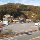 道の駅 信州平谷。広い駐車場がありますのでご休憩、ご入浴、お買い物と楽しんでいただけます。
