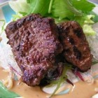 鹿肉のステーキ ¥1,500
鹿肉はヘルシーでクセも少ないです。新鮮なお肉を厳選して使用しています。