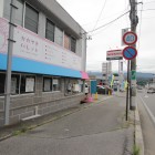 「かがやきパレット」の看板が目印です。
駐車場は建物の敷地内をご利用下さい。