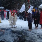 雪の中での祈願